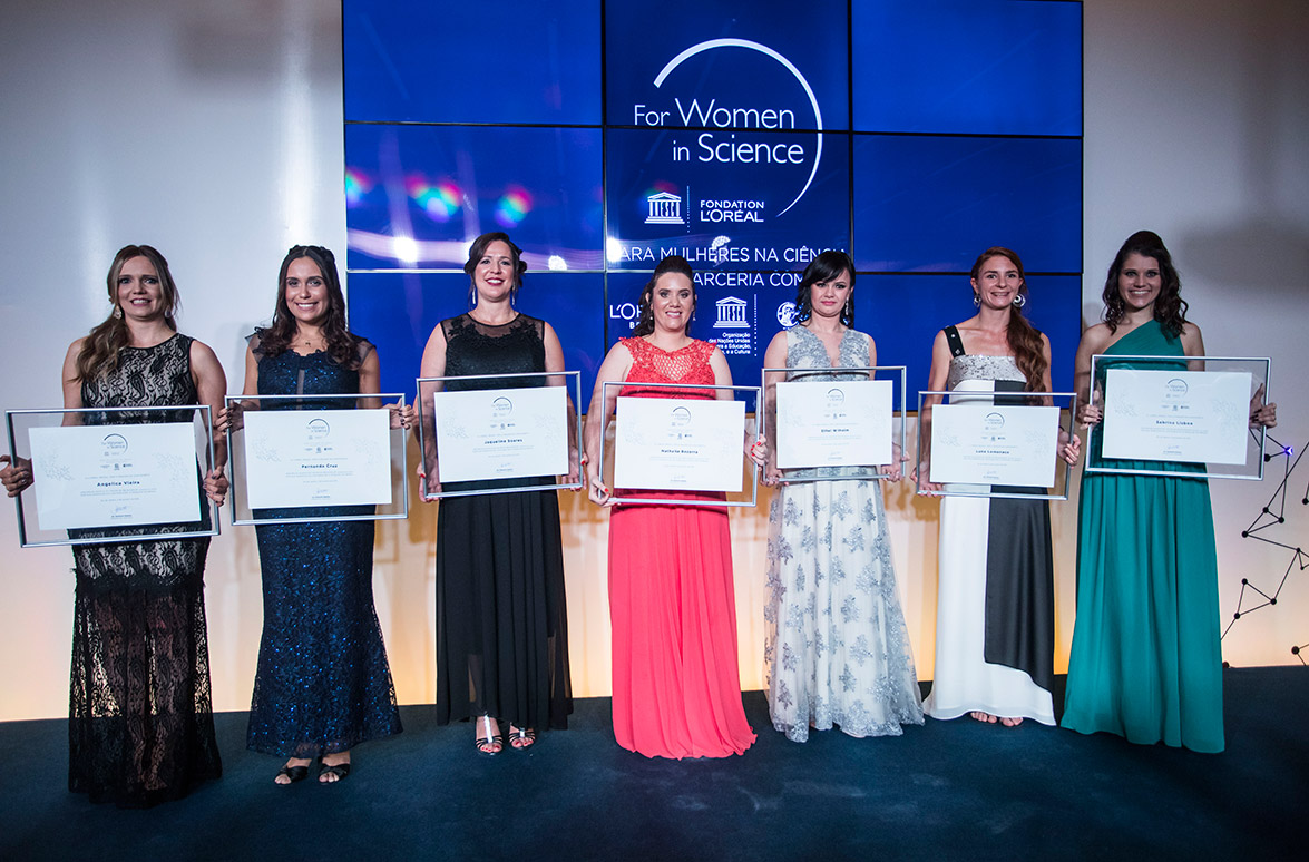 Inscrições abertas para o prêmio Para Mulheres na Ciência 2019